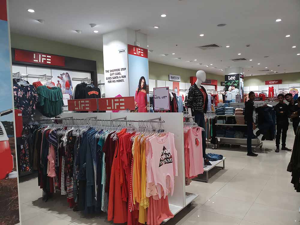SHOPPERS STOP at kumar pacific Mall